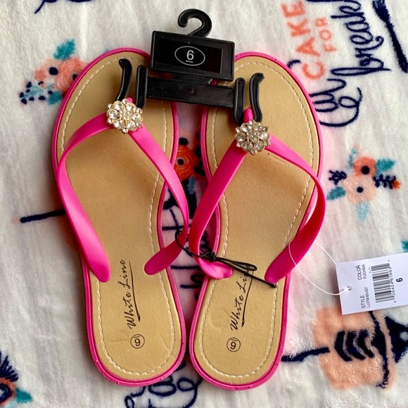 Shoes - Women’s Fuchsia Pink Sandals / Flip Flops 6 & 7!!